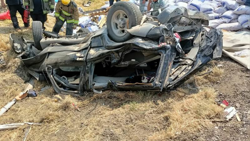 Fatal accidente deja 2 muertos y 10 lesionados en Apaseo El Grande; esposa del alcalde se encuentra herida