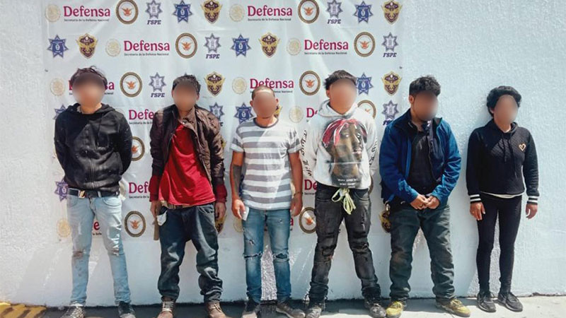 Detienen a seis presuntos integrantes de banda dedicada al robo de vehículos en Celaya, Guanajuato