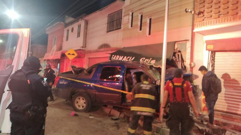 Dos menores, entre los lesionados graves tras choque contra vivienda en Celaya 