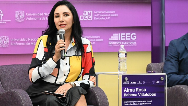 Dra. Alma Rosa Bahena, presidenta del TEEMICH, participó en el Foro 