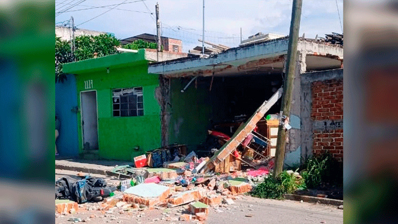 Reportan solo daños materiales en al menos dos viviendas, luego de una explosión por acumulación de gas en Cortazar, Guanajuato 