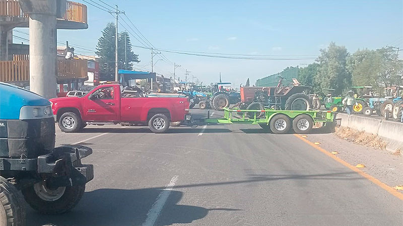 Agricultores rechazan pago de la industria y bloquean carreteras en varios puntos de Guanajuato