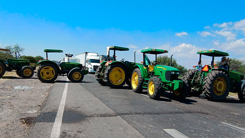 Se registraron bloqueos carreteros por agricultores en distintos puntos de Guanajuato