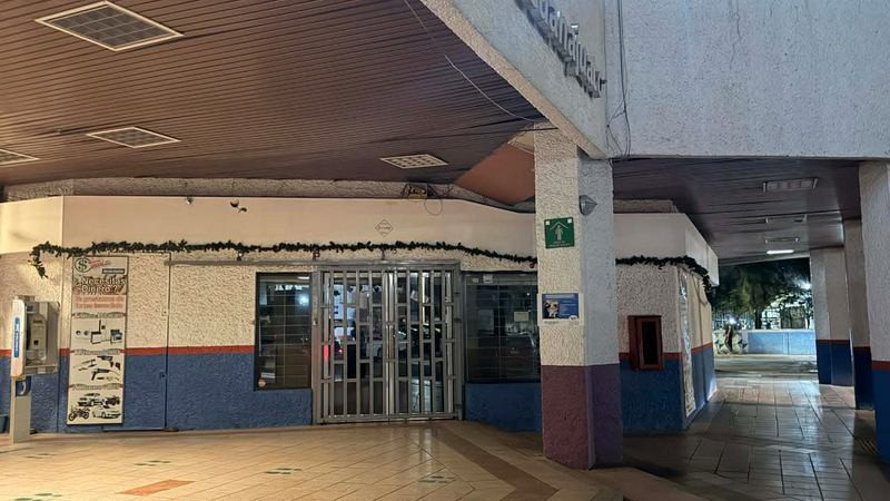 Asaltan tienda de empeño en Celaya, Guanajuato; se llevan botín de 200 mil pesos
