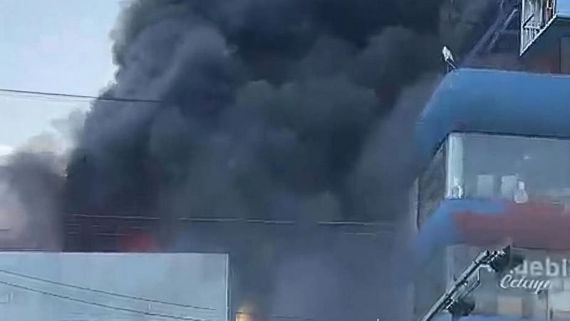 Incendio consume bodega en el centro de Celaya, Guanajuato