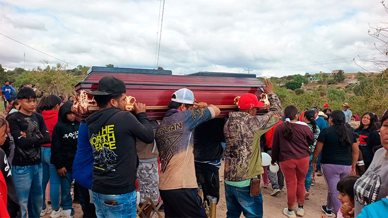 Comonfort recibe lo cuerpos de diez jornaleros entre lágrimas y muestras de solidaridad; perdieron la vida en accidente en la carretera Salamanca-León