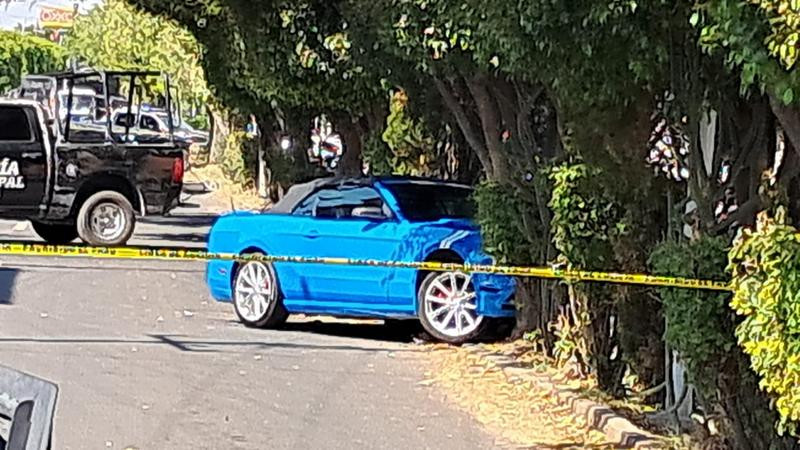A bordo de su auto convertible lo acribillaron a tiros en Celaya, Guanajuato