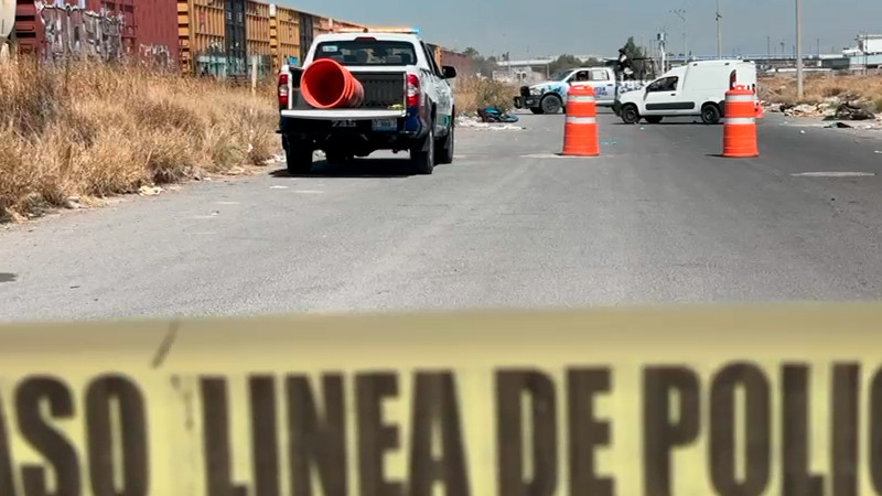 Motociclista queda herido de gravedad tras estrellarse con camioneta de la Jumapa, en Celaya, Guanajuato