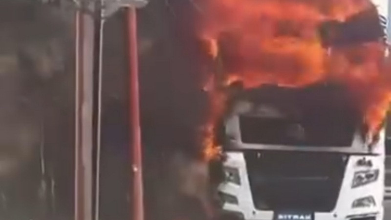 Ola de bloqueos y quema de vehículos se extiende al Bajío tras operativos federales en Jalisco
